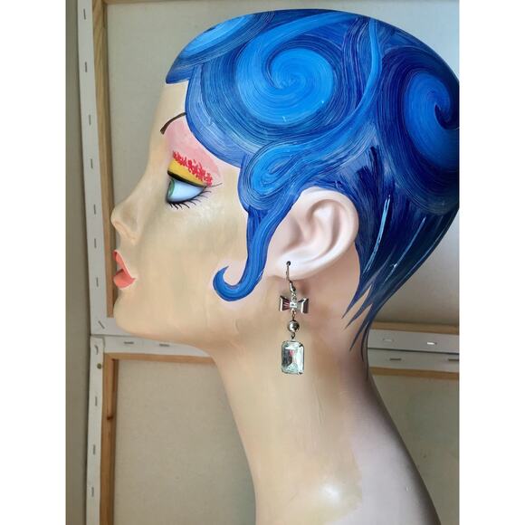 Vintage Silvertone Rhinestone Bow Earrings - Picture 11 of 11